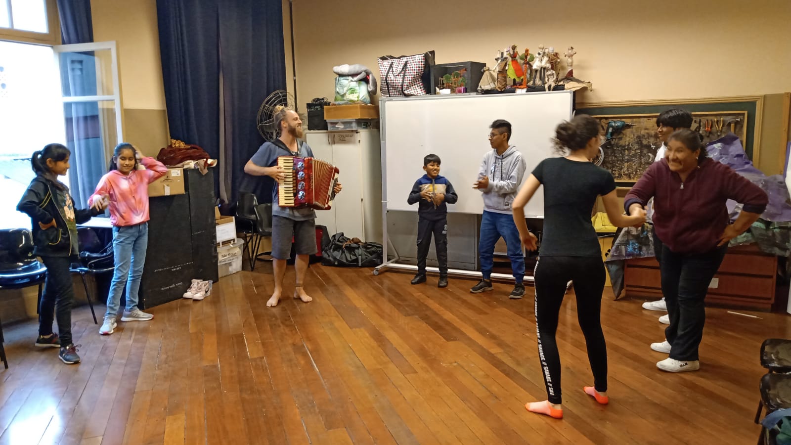 JOGOS TEATRAIS O TEATRO NA SALA DE AULA – Escola Online de Teatro e Arte  Educação